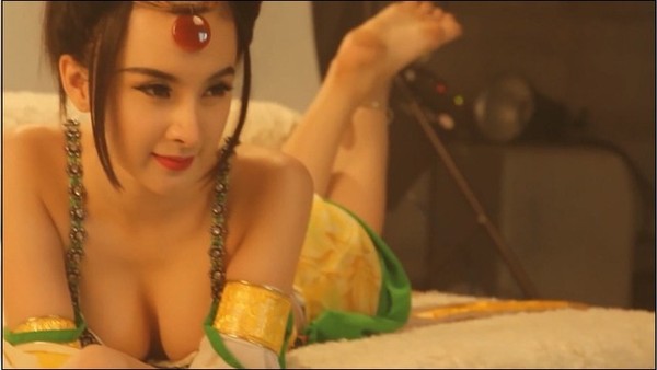 anh nong trong clip moi cua angela phuong trinh hinh 2