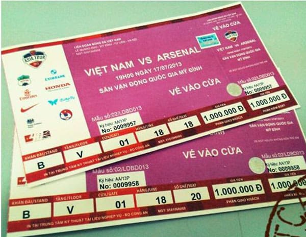 mua ve viet nam giao huu voi arsenal gia ve rat cao hinh 1