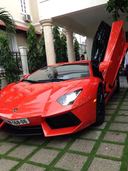 Tuan Hung khoe sieu xe Lamborghini Aventador hinh 2