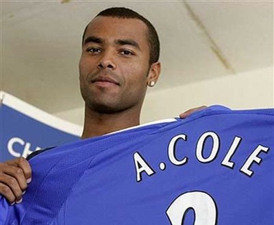 ashley cole lo clip nong 18 phut tren mang hinh 6