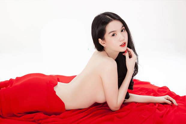 Cuc nong anh nude Ngoc Trinh hinh 5